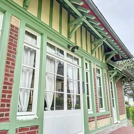 בית נופש La Barbotine, Maison Normande Au Pied De La *