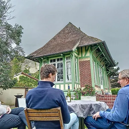בית נופש La Barbotine, Maison Normande Au Pied De La *